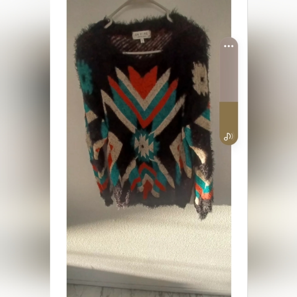 ON FIRE Women's Multicolor Pullover Sweater. XL. Southwest,Boho,faux fur,fringy.